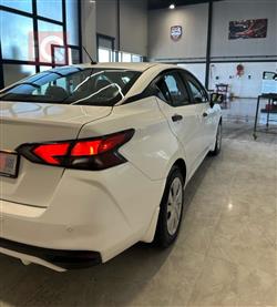 نيسان فيرسا